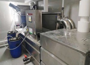 全自動隔油設(shè)備的工作原理 解決餐飲油水分離難題